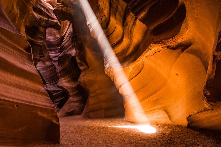 Antelope Canyon & Horseshoe Bend Day Tour with Lunch, Free WiFi