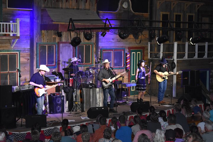 Mount Rushmore and Black Hills Tour with Two Meals and a Music Variety Show