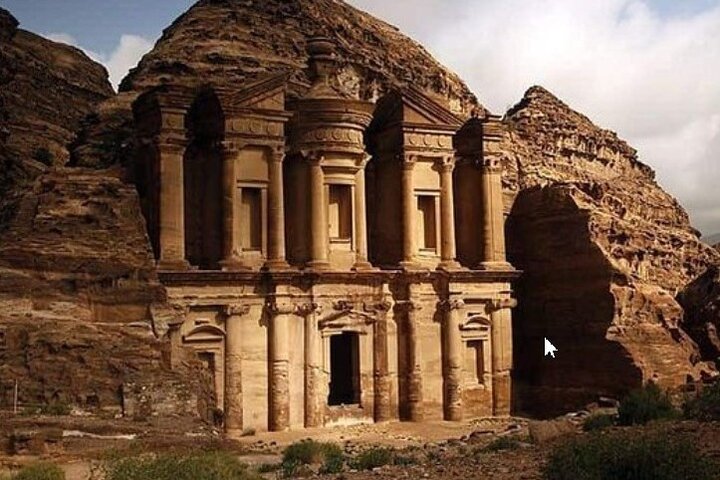 Reliable & Comfort Door-to-Door Private Transfer Petra ⇆ Dead Sea