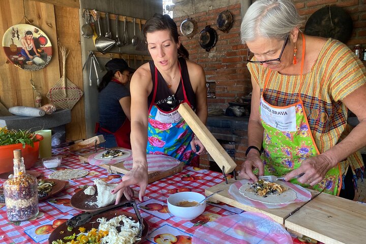 Oaxaca cooking: mole & tortilla class, market tour & mezcalitas