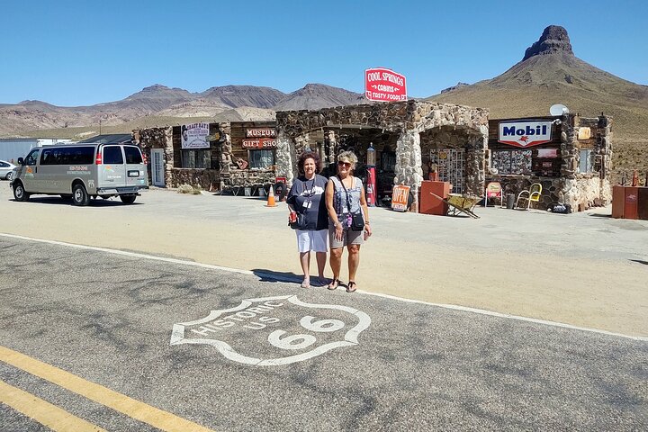 Oatman Mining Camp & Burros: Historic Route 66 Tour from Laughlin