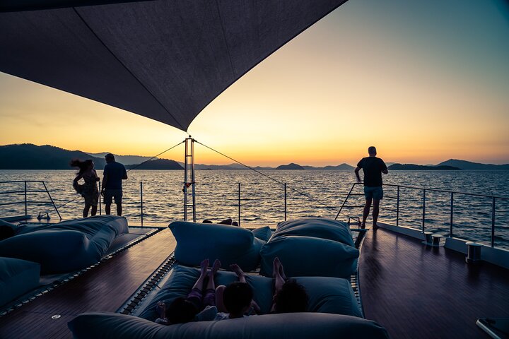 Luxury Boat to James Bond Islands with Lunch and Sunset Dinner