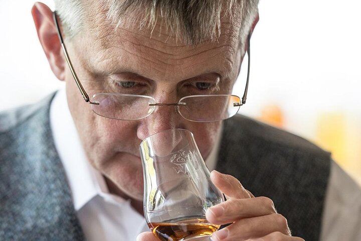 4-day Islay Platinum Whisky Tour - Whisky Included! With free pickup!