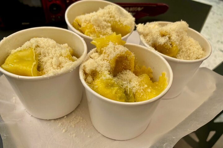 Verona walking tour:food&wine,history lunch or dinner & funicular