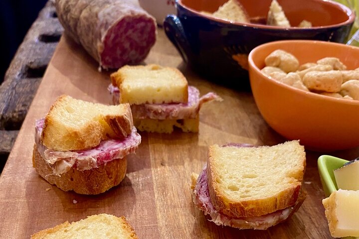 Verona walking tour:food&wine,history lunch or dinner & funicular