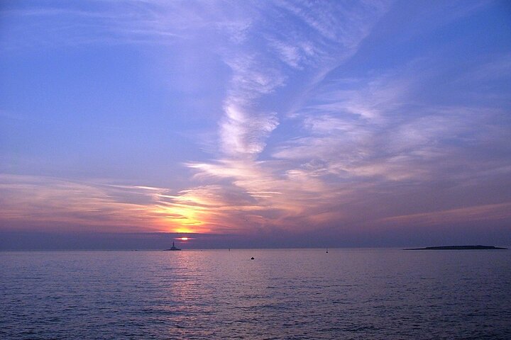 3Hour ALL-INCLUSIVE Sunset Dolphin Watching from Medulin onSandra