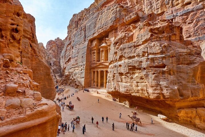 Reliable & Comfort Door-to-Door Private Transfer Petra ⇆ Dead Sea