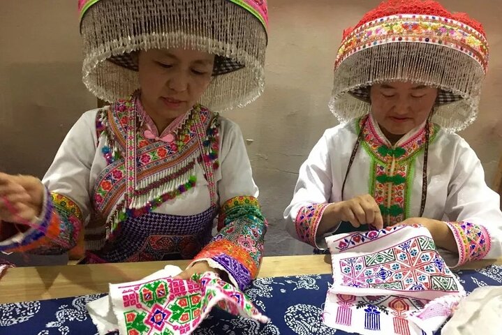 Private 2-day Tour:Visit Miao villages and learn about local traditional crafts