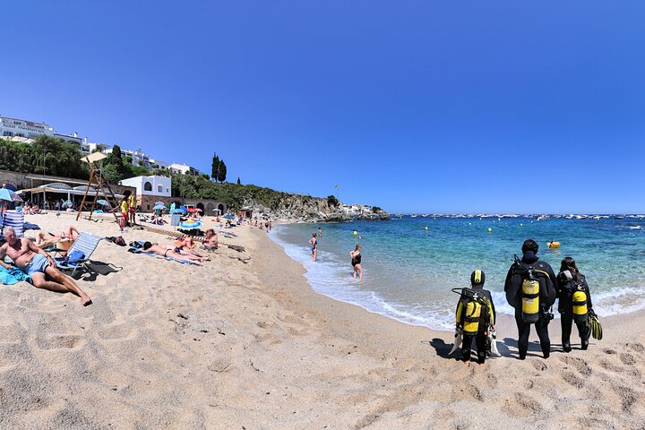 Small-Group Scuba Diving Adventure in Costa Brava