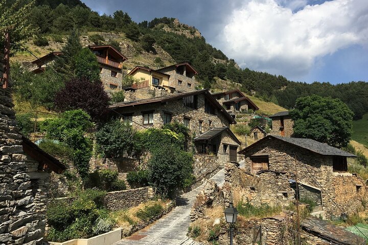 Private Transfer: Andorra La Vella to Barcelona by Luxury Van