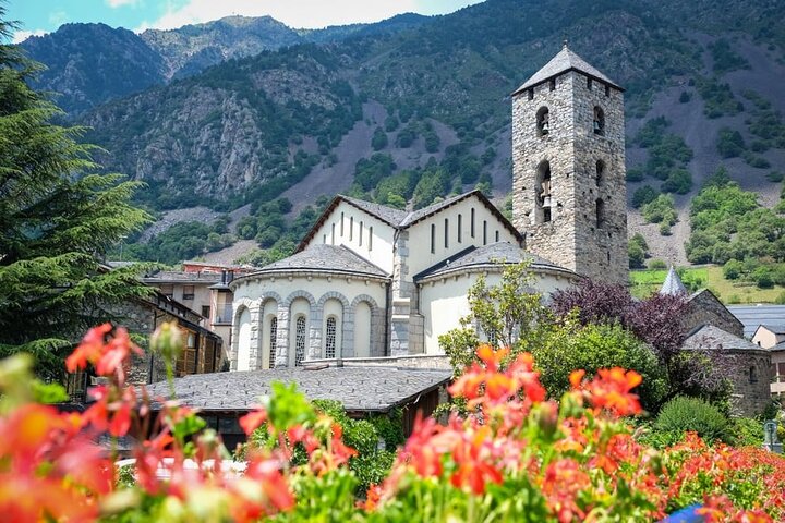 Private Transfer: Andorra La Vella to Barcelona by Luxury Van