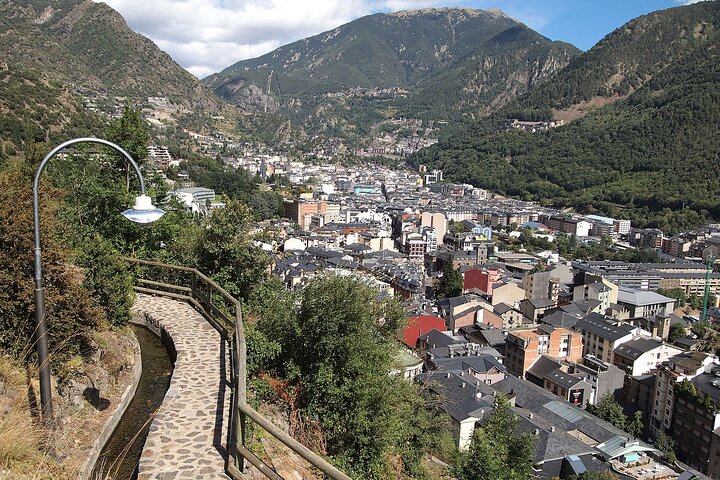 Private Transfer: Andorra La Vella to Barcelona by Luxury Van