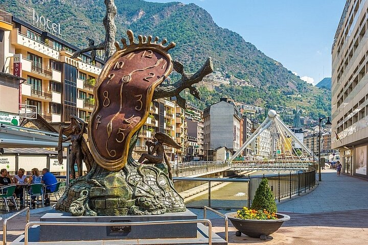 Private Transfer: Andorra La Vella to Barcelona by Luxury Van