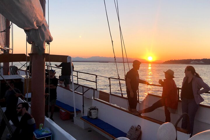 Evening Colors Sunset Sail Tour in Seattle