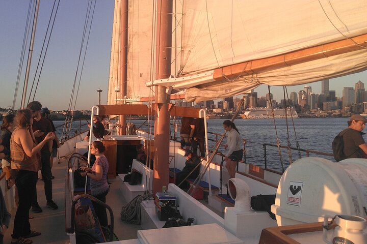 Evening Colors Sunset Sail Tour in Seattle
