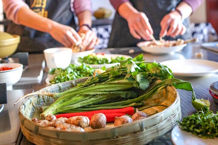 Lijiang Naxi Cuisine Cooking Class & Market Visit