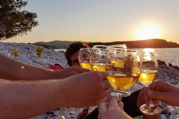 Lumbarda-Sunset Kayaking Experience with picnic: Wine and Sweets