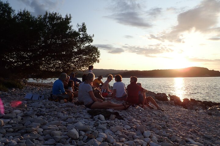 Lumbarda-Sunset Kayaking Experience with picnic: Wine and Sweets