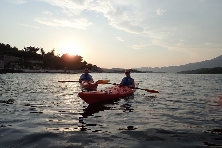 Lumbarda-Sunset Kayaking Experience with picnic: Wine and Sweets