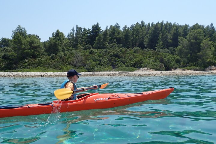 Lumbarda-Sunset Kayaking Experience with picnic: Wine and Sweets