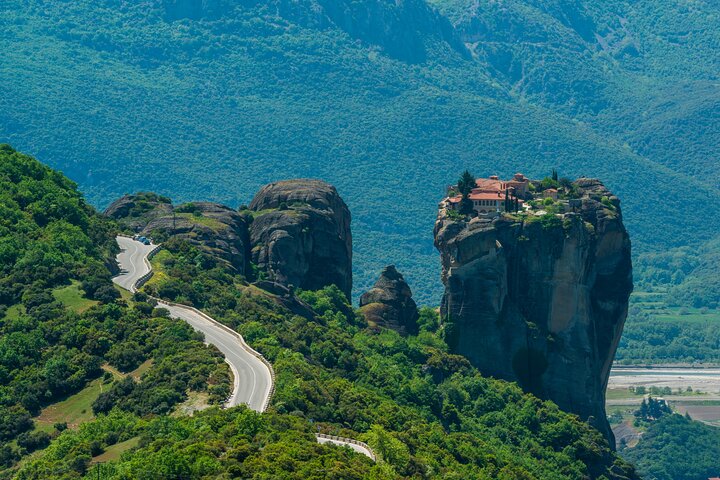 Meteora Half-Day Small Group Monasteries Tour with Hotel Pickup