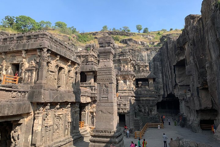 Skip-the-Line: All-Inclusive 2-Day Ajanta and Ellora Private Tour
