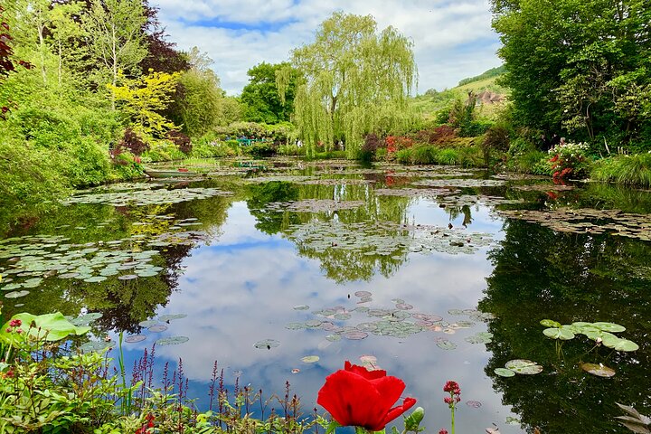 Versailles Palace & Giverny Private Tour with Lunch&Hotel Pick-up