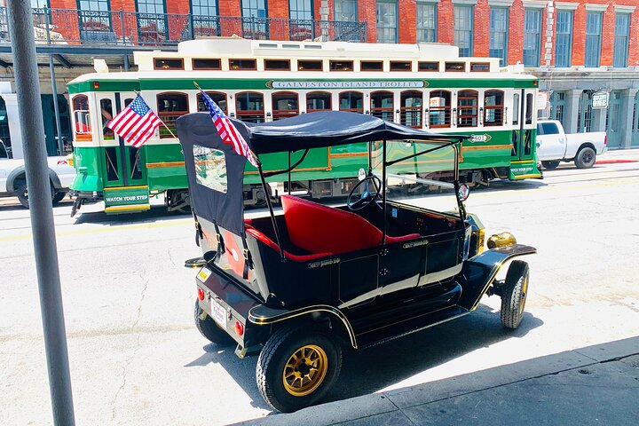 Replica 1908 Model-T Electric Golf Cart Rental