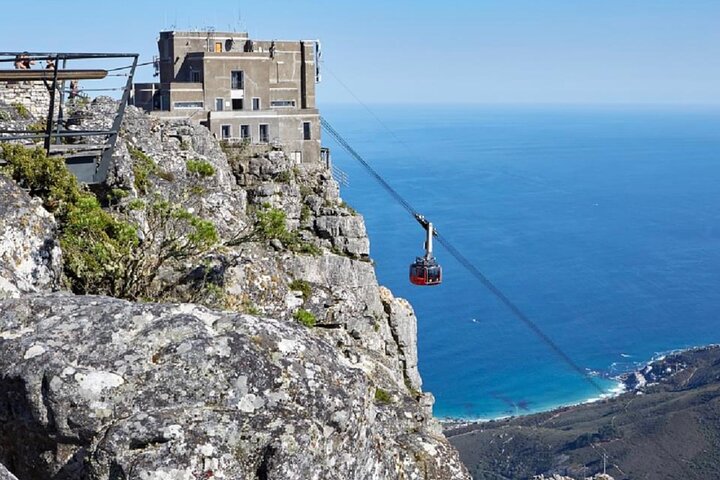 Robben Island and Iconic Table Mountain Tour