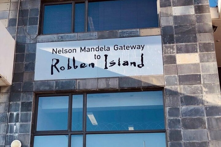 Robben Island and Iconic Table Mountain Tour