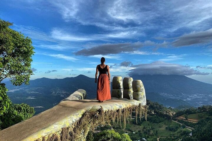 Hobbitenango & Antigua Shared Day Tour