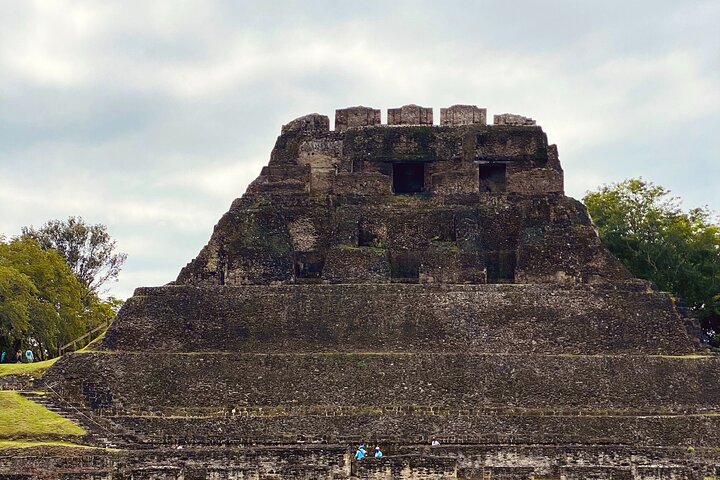 Xunantunich and Inland Blue Hole Tour