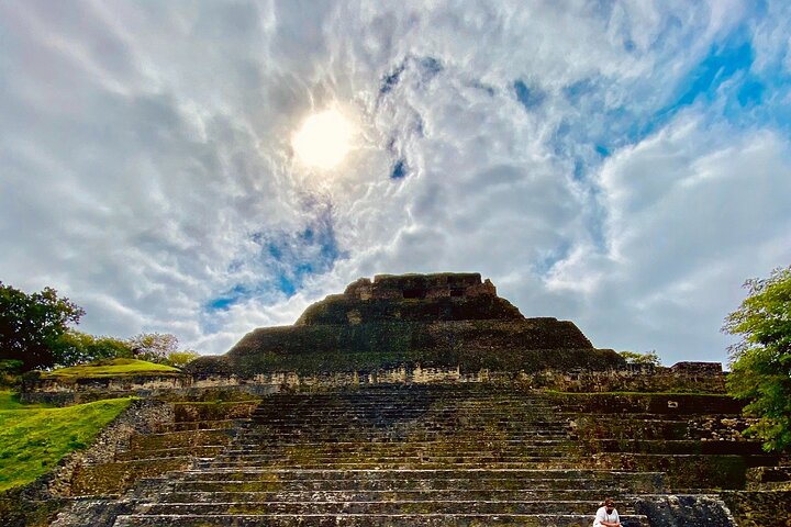 Xunantunich and Inland Blue Hole Tour