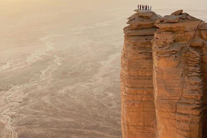 Edge of the World Hike Riyadh | 4x4 Safari & Bat Cave