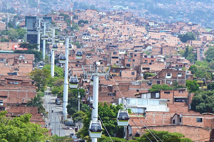 City Tour + Commune 13 Medellin