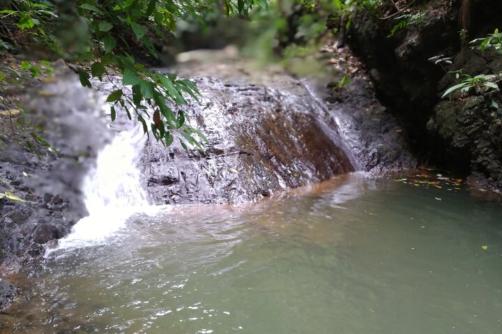 Hike 10 waterfalls in Jaco lunch included