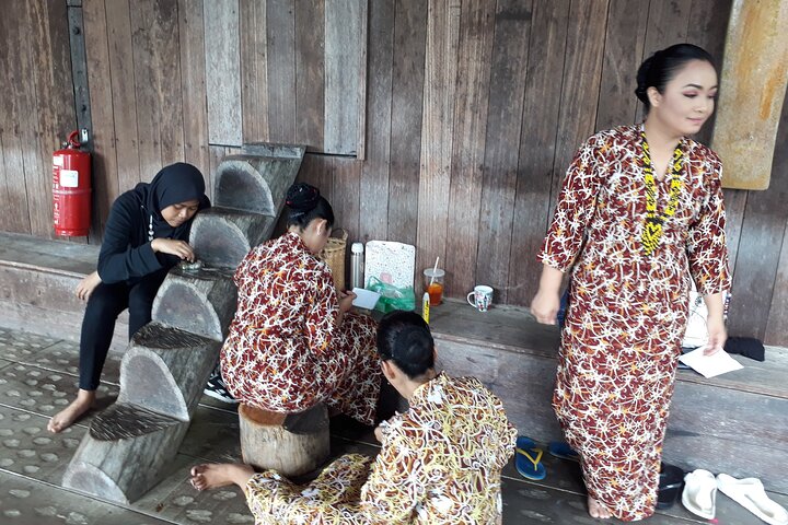Semenggoh Orangutan Center & Sarawak Cultural Village