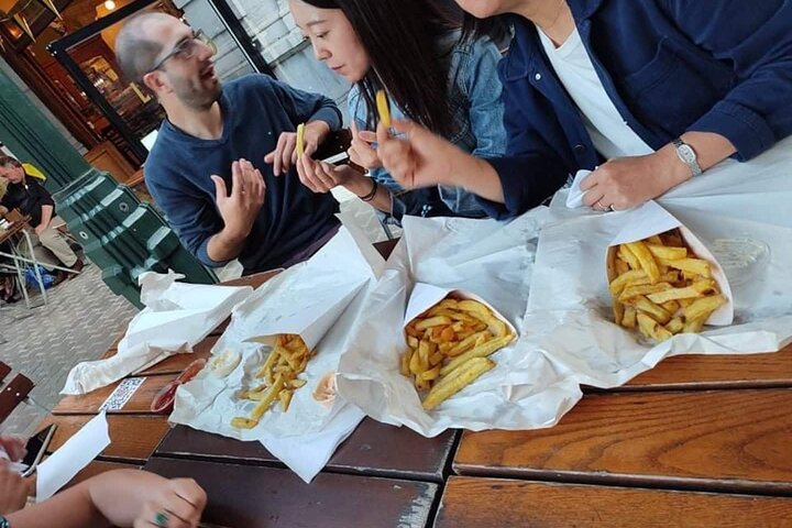 Brussels Walking and Tasting Tour (Beers,Chocolates&Fries/Waffle)