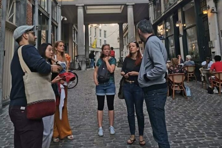 Brussels Walking and Tasting Tour (Beers,Chocolates&Fries/Waffle)
