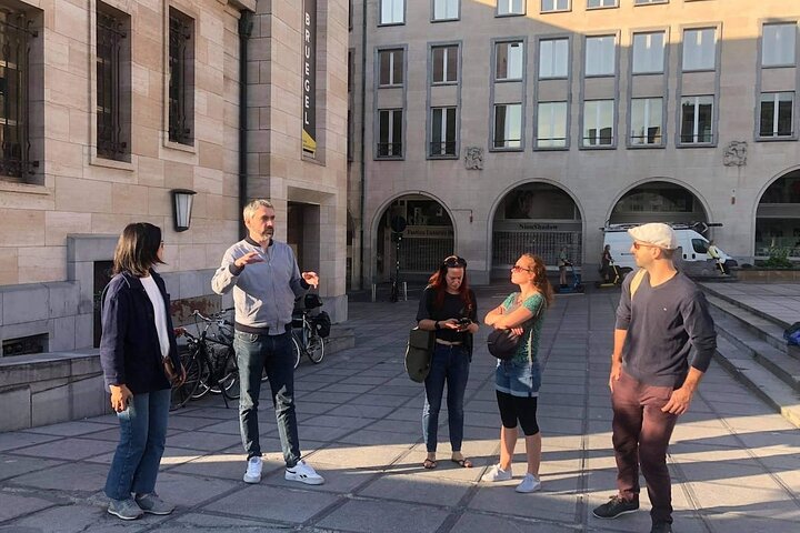 Brussels Walking and Tasting Tour (Beers,Chocolates&Fries/Waffle)