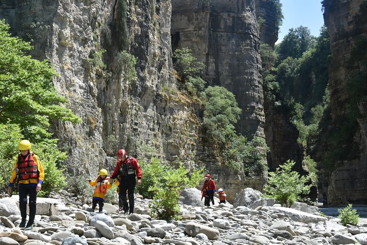 Osumi Canyons Exploration with Equipment