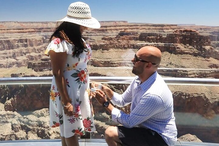 Grand Canyon West, Hoover Dam Stop, Breakfast, Lunch & Skywalk