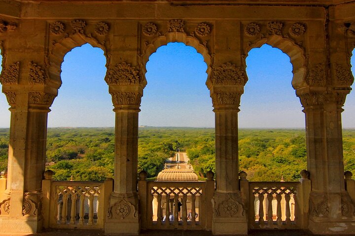 Bhuj, Rann of Kutch & Mandvi Beach: The Art, Craft & Nature Tour