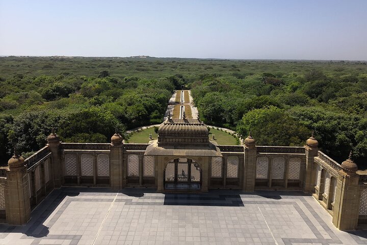 Bhuj, Rann of Kutch & Mandvi Beach: The Art, Craft & Nature Tour