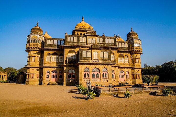 Bhuj, Rann of Kutch & Mandvi Beach: The Art, Craft & Nature Tour