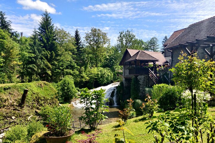 Plitvice Lakes with Ticket & Rastoke Guided Tour from Zagreb