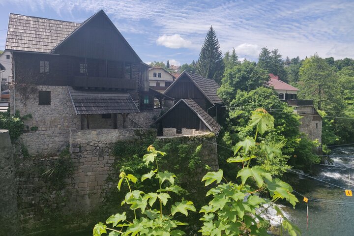 Plitvice Lakes with Ticket & Rastoke Guided Tour from Zagreb