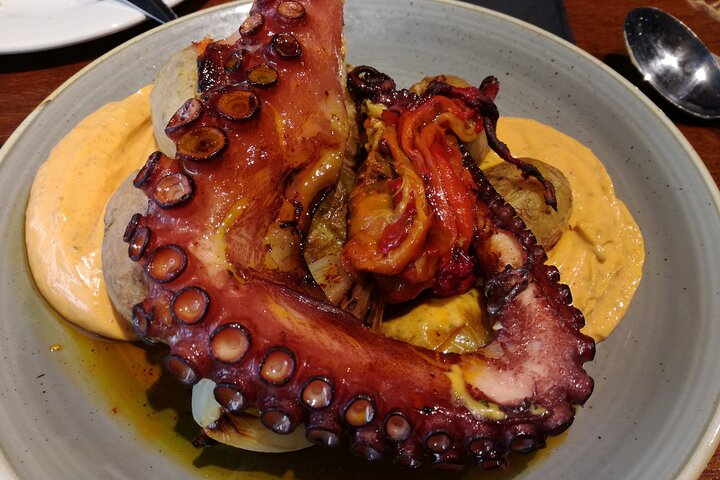 San Sebastian Premium Pintxo Food, Wine & Market Foodie Tour