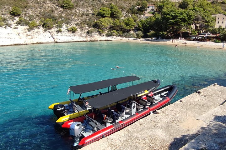 Blue cave & Hvar, 5 islands speed boat tour, luxuy seats in shade