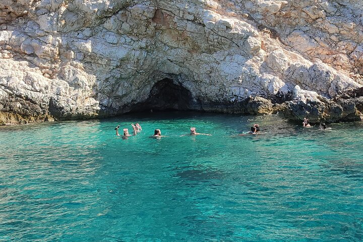 Blue cave & Hvar, 5 islands speed boat tour, luxuy seats in shade